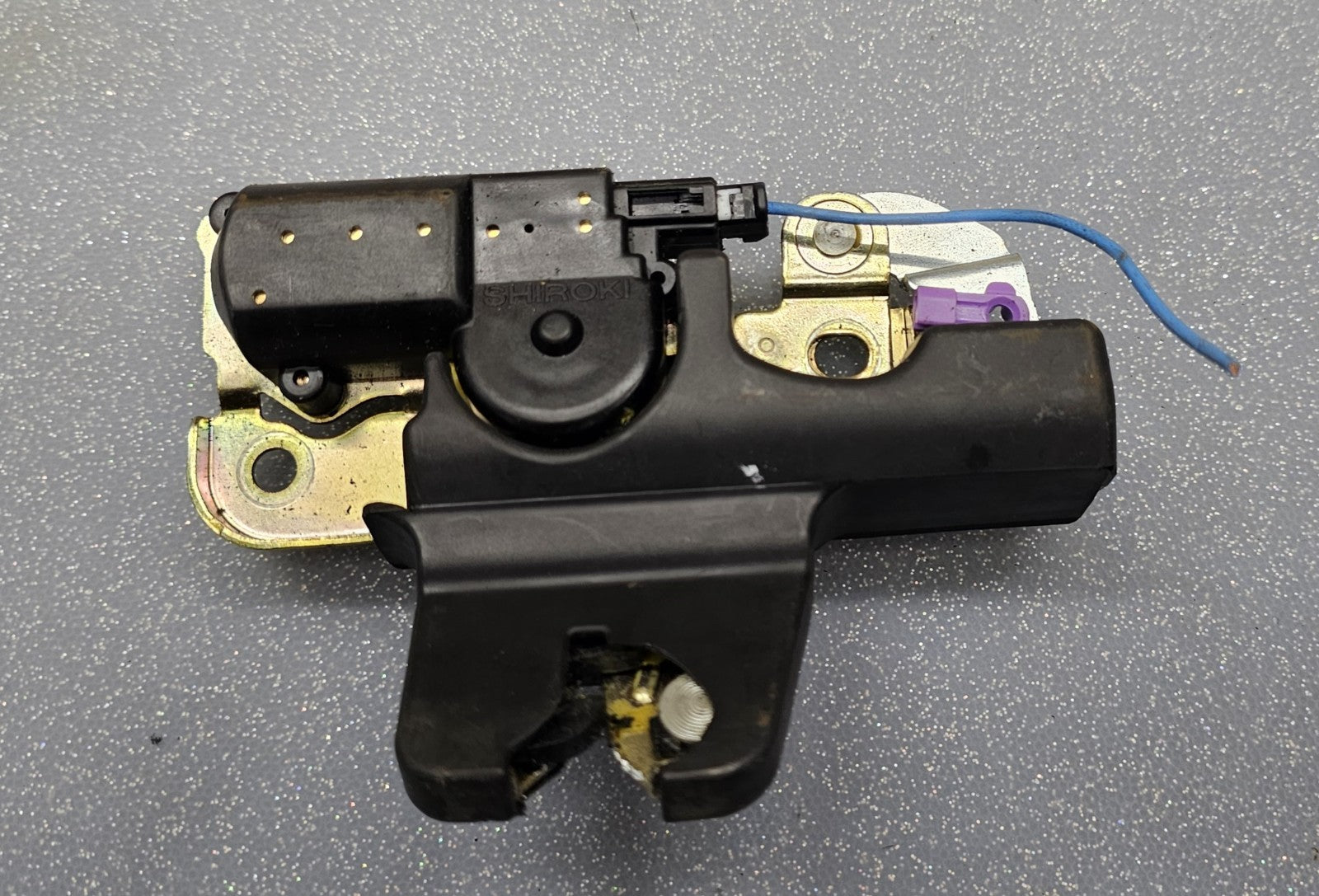 🔥00-04 Avalon Trunk Latch Deck Lid Door Lock Actuator Luggage Compartment OEM