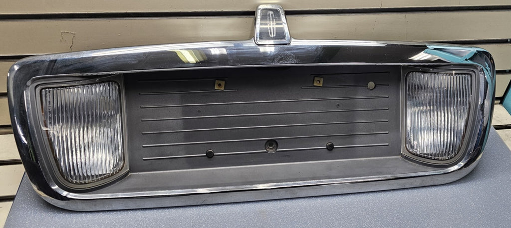 🔥2003-2011 LINCOLN TOWN CAR REAR LICENCE PLATE BRACKET BACK UP LIGHT ASSEMBLY