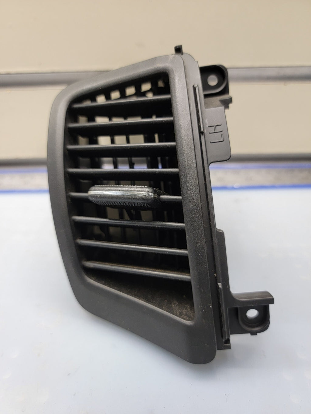 🔥11-13 Kia Sorento Dash CENTER A/C Heater Air Vent Duct Assembly Grille OEM