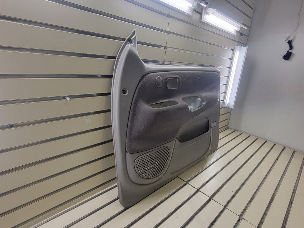 🔥2004-2006 Toyota Tundra Crew Cab Door TrimPanel FRONT right PASSENGER grey D20