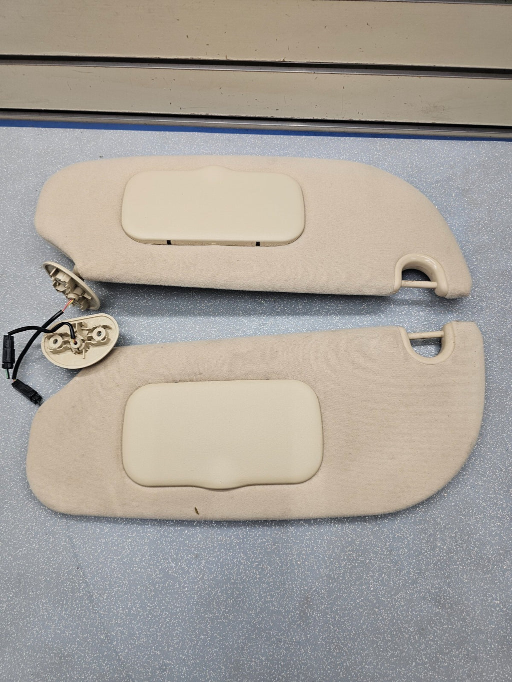 🔥02-05 Ford Explorer Sun Visor Sun Shade Pair Driver Passenger LH RH Tan OEM