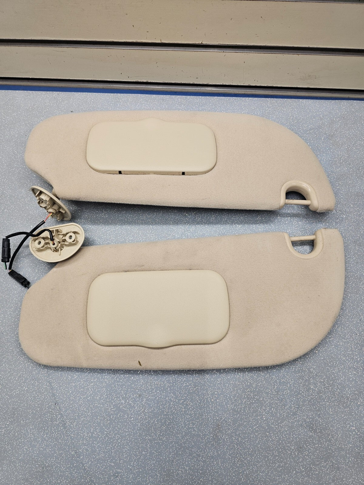 🔥02-05 Ford Explorer Sun Visor Sun Shade Pair Driver Passenger LH RH Tan OEM