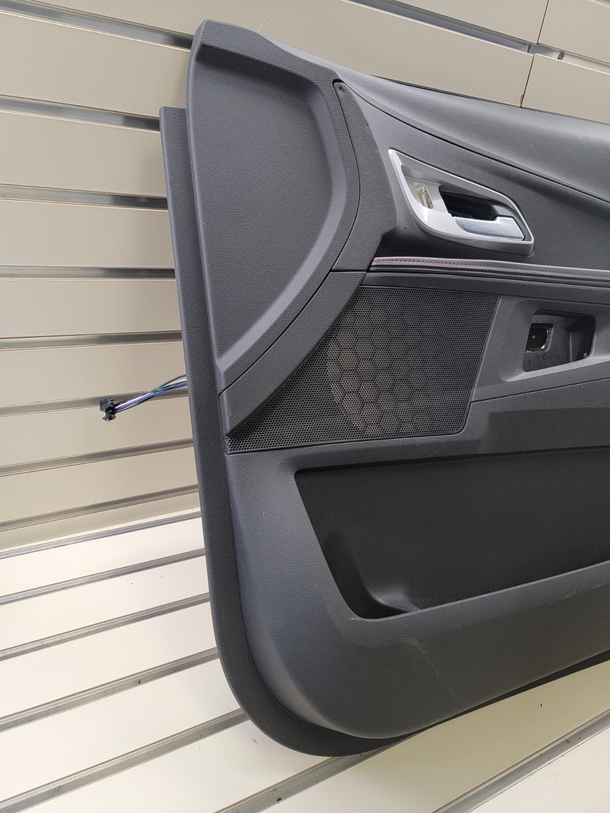🔥2010 - 2016 CHEVROLET EQUINOX FRONT DOOR PANEL  right passenger  Dark gray