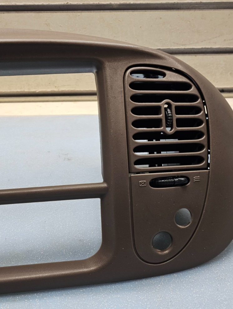 97-03 Ford F150 Center Dash Radio Climate BEZEL Trim Panel🔴AIRBG Line Tan B1