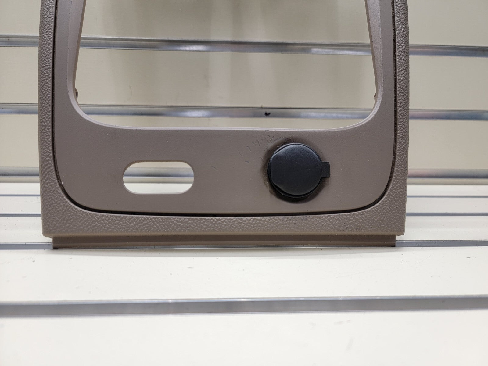🔥2006-2011 Chevrolet HHR Center Dash Radio Trim w Vents B37 TAN