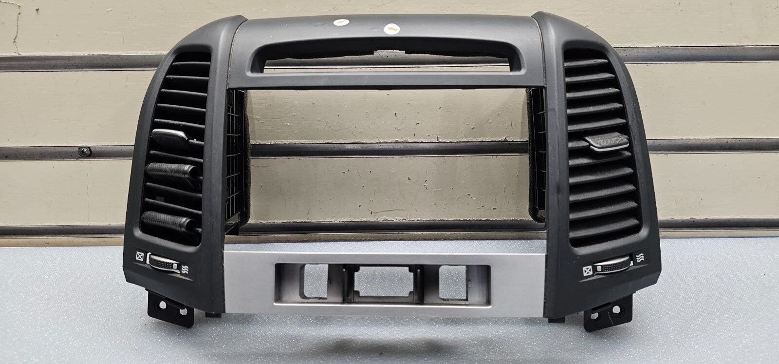 🔥10-12 Hyundai Santa Fe Dash Radio Display Bezel Climate Trim Panel Black B53