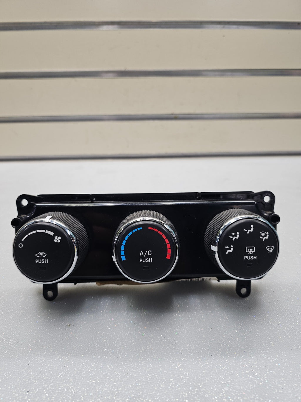 07-12Dodge Compass Chrysler AC Heater Temperature ClimateControl Module Panel/DC