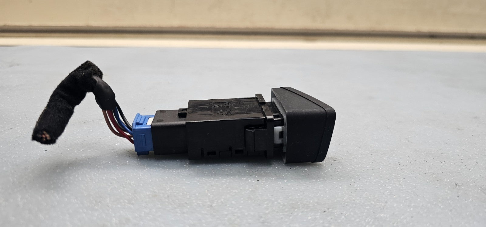 🔥05-06 Hyundai Tucson Rear Defrosted Defroster Heater Control Switch Button