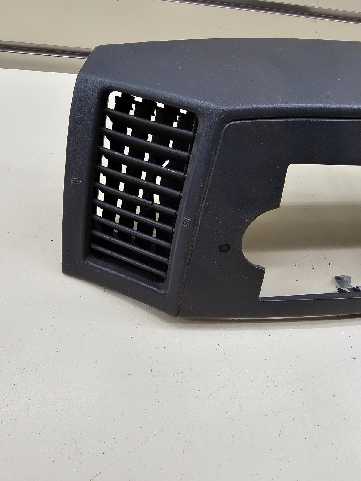 05-07 Jeep Grand Cherokee Center Radio Dash Bezel Trim Panel Surround Balck B30