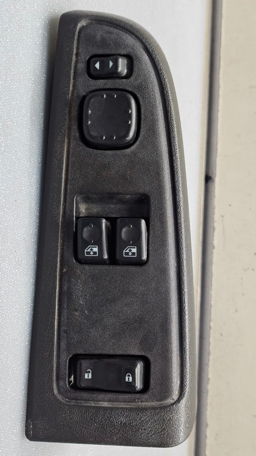 03-06 Silverado Sierra Power Left Driver Master Window Switch Assembly Black WS4