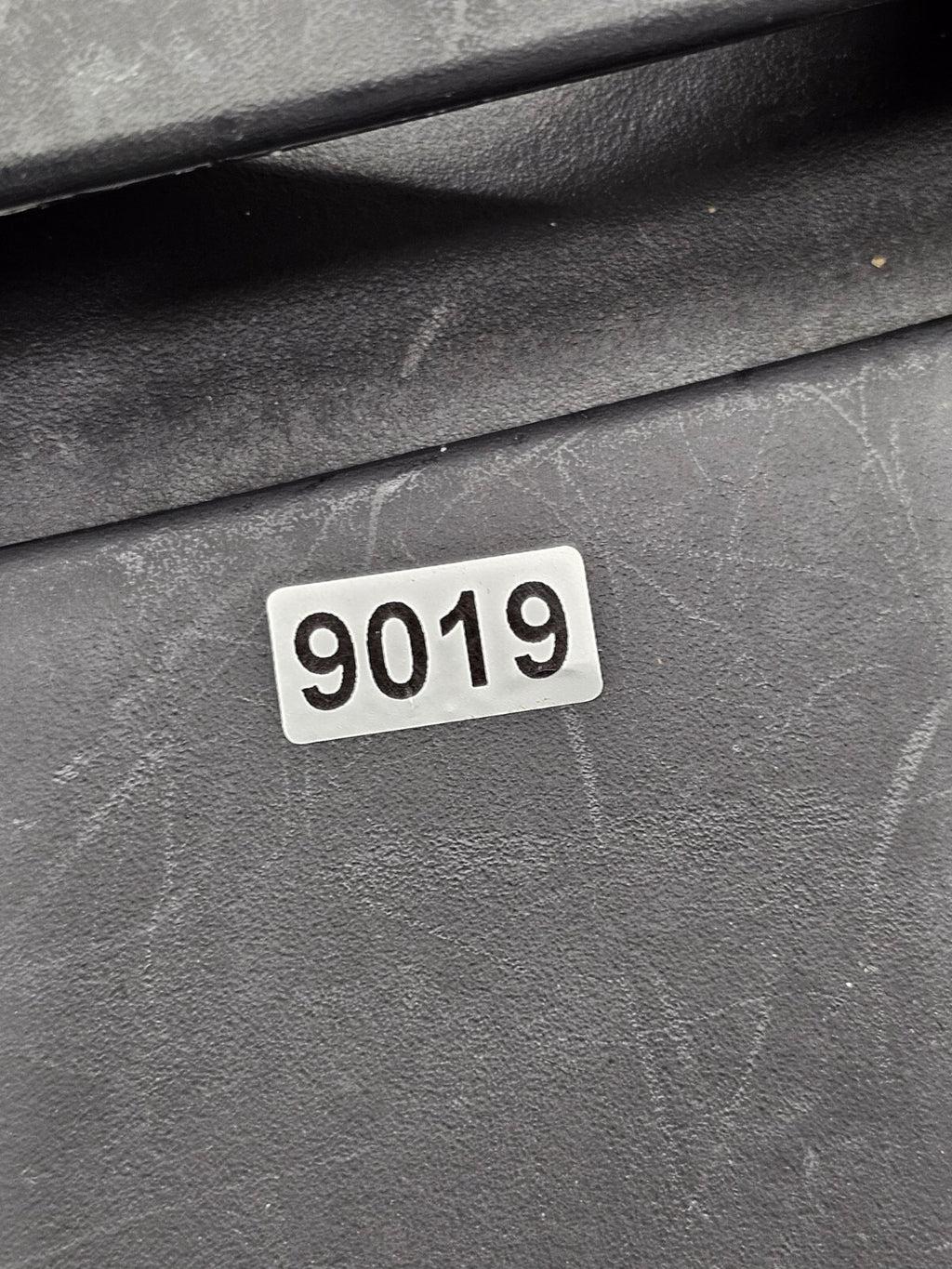 02-06 CAMRY SOLARA LEXUS ES330 CENTER CONSOLE LID ARM REST COVER ASSEMBLY BLACK