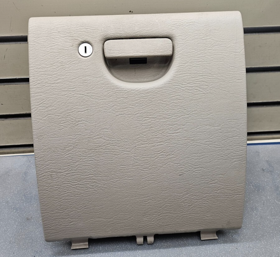🔥01-05 PT Cruiser Dash Glove Box Compartment Assembly Instrument Panel LT Tan