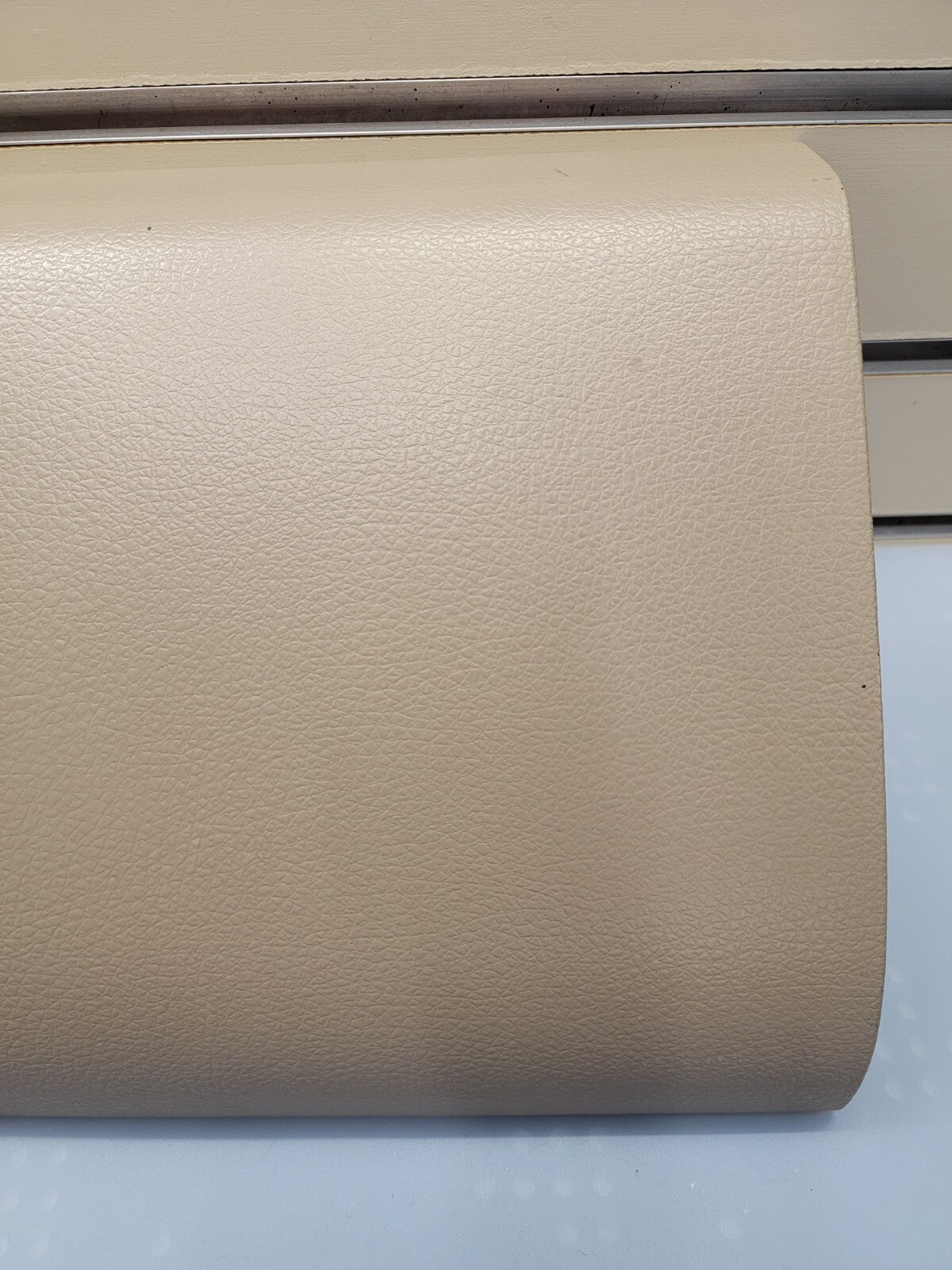 04-08 Ford F-150 Dash Bezel Panel Passenger AIRBG Cover UPPER GloveBox TAN G6