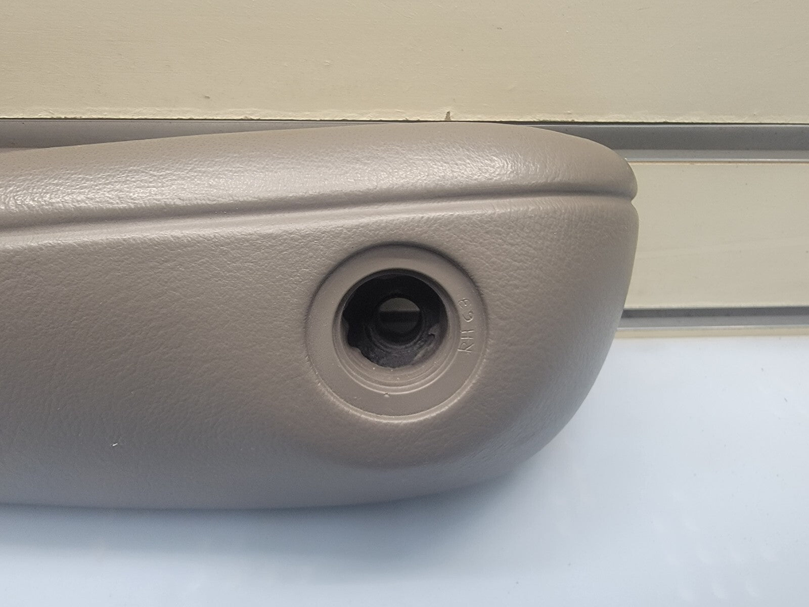 🔥01-07 Dodge Caravan Voyager Town &Country Front PASSENGER Arm Rest Gray OEM