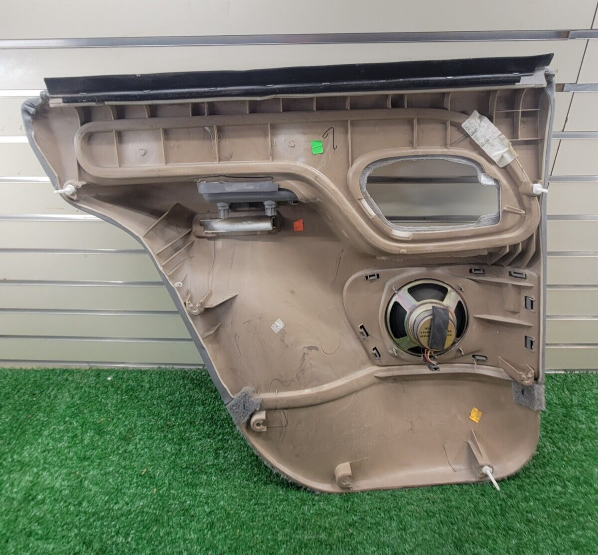 🔥95-99 Chevy GMC Silverado escalade DOOR PANEL Rear RIGHT Auto LIGHT GRAY D2