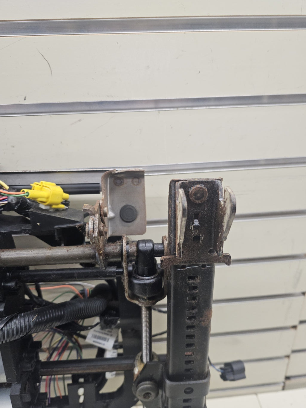 🔥06-11 Buick Lucerne Front Right Passenger Power Motorized Seat Track Assembly