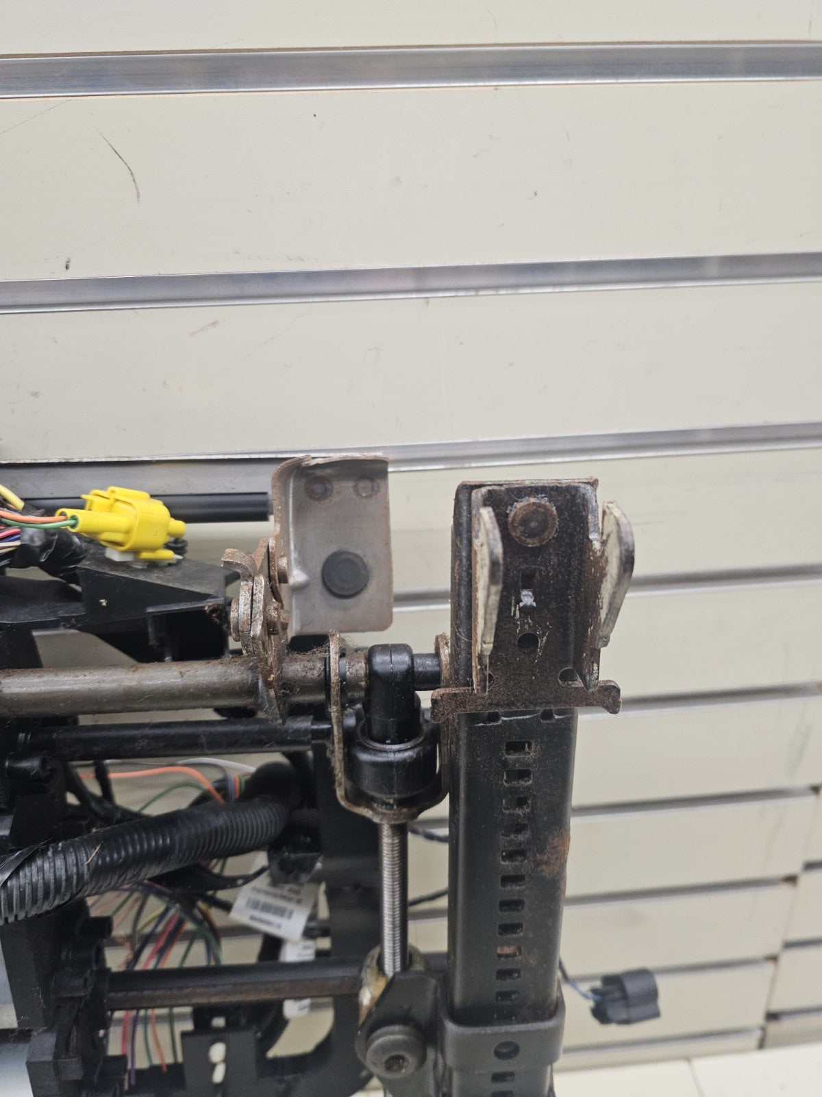 🔥06-11 Buick Lucerne Front Right Passenger Power Motorized Seat Track Assembly