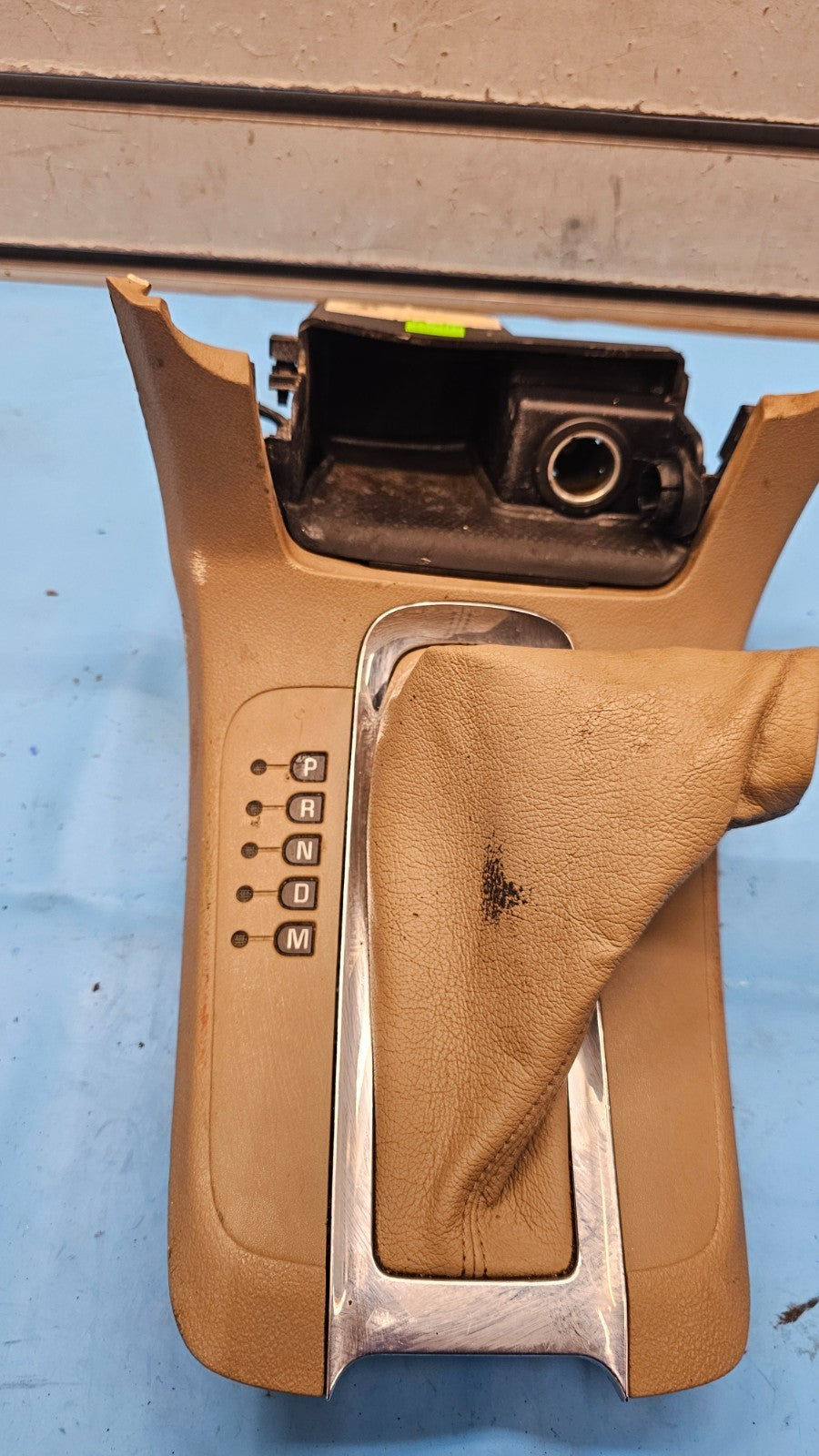 🔥08-12 MALIBU AUTOMATIC TRANSMISSION FLOOR GEAR LEVER SHIFTER TRIM BEZEL TAN