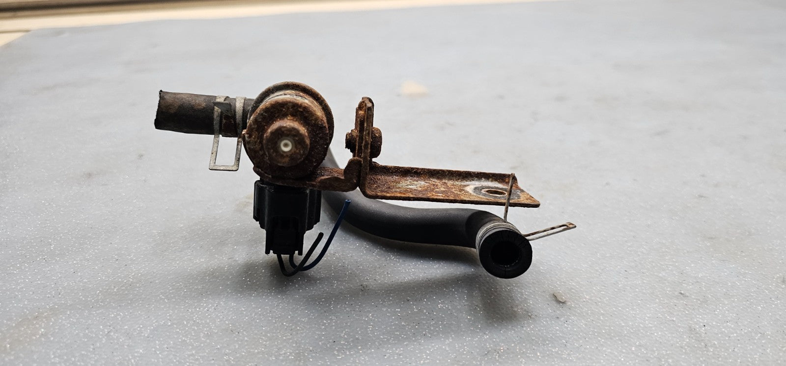 🔥03-06  Toyota Corolla /Matrix Vacuum Switch Valve /TC