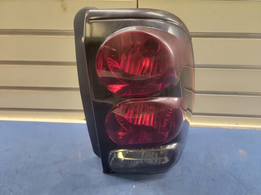 🔥02-09 Chevy TRAILBLAZER REAR Passenger Side Tail Light Assembly Chrome OEM