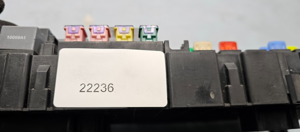 🔥06-07 HUMMER H3 FRONT ENGINE COMPARTMENT FUSE RELAY JUNCTION BOX OEM