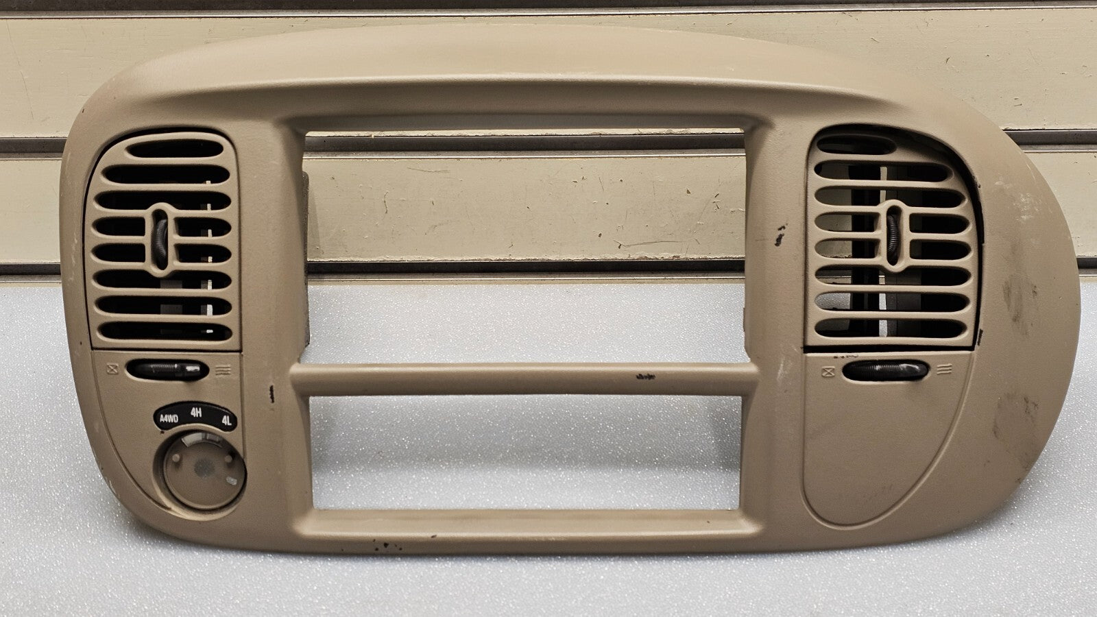 🔥97-03 Ford F150 Center Dash AM FM Radio Climate Trim Stereo BEZEL Panel Tan