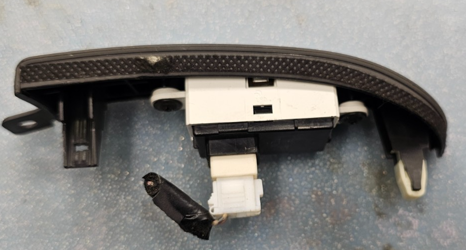 05-07 Sonata Dash Right Passenger Sensor Display Seat Belt Reminder Light Black