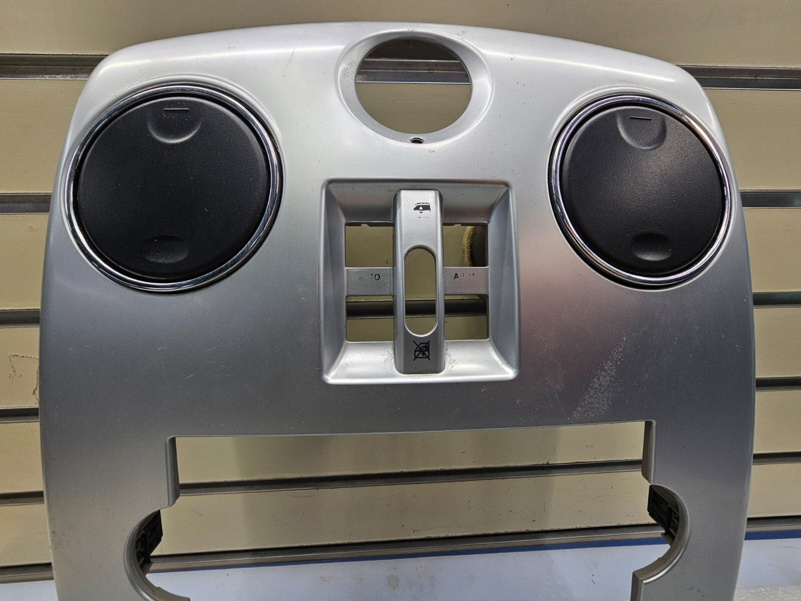 06-10 Chrysler PT Cruiser Radio Bezel Climate Control Trim Dash Panel SILVER B44