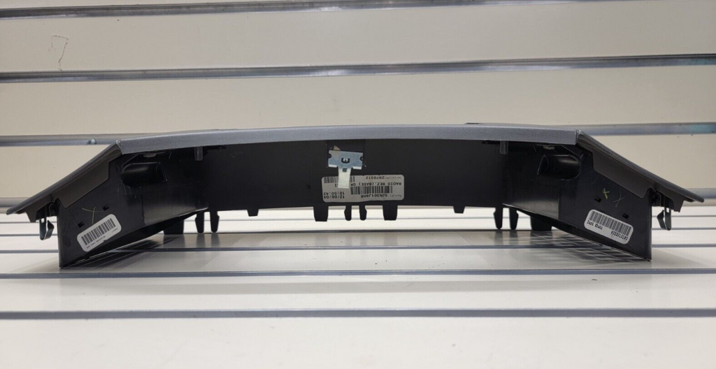 🔥2005-2007 Jeep Grand Cherokee Dash RADIO TRIM BEZEL W VENTS Gray B30