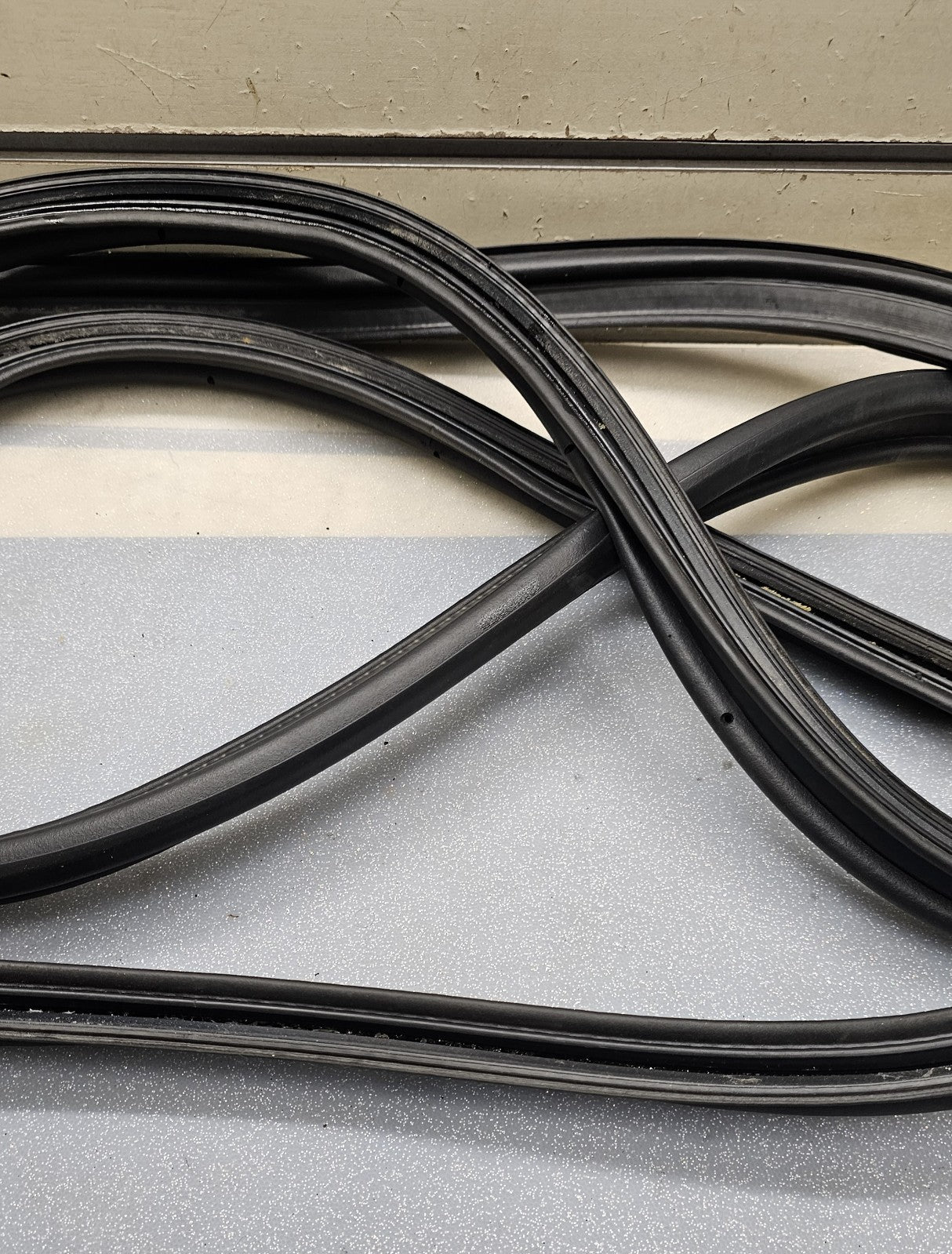 🔥1998-2002 Lincoln Town Car REAR Trunk WEATHER Strip rubber trim OEM