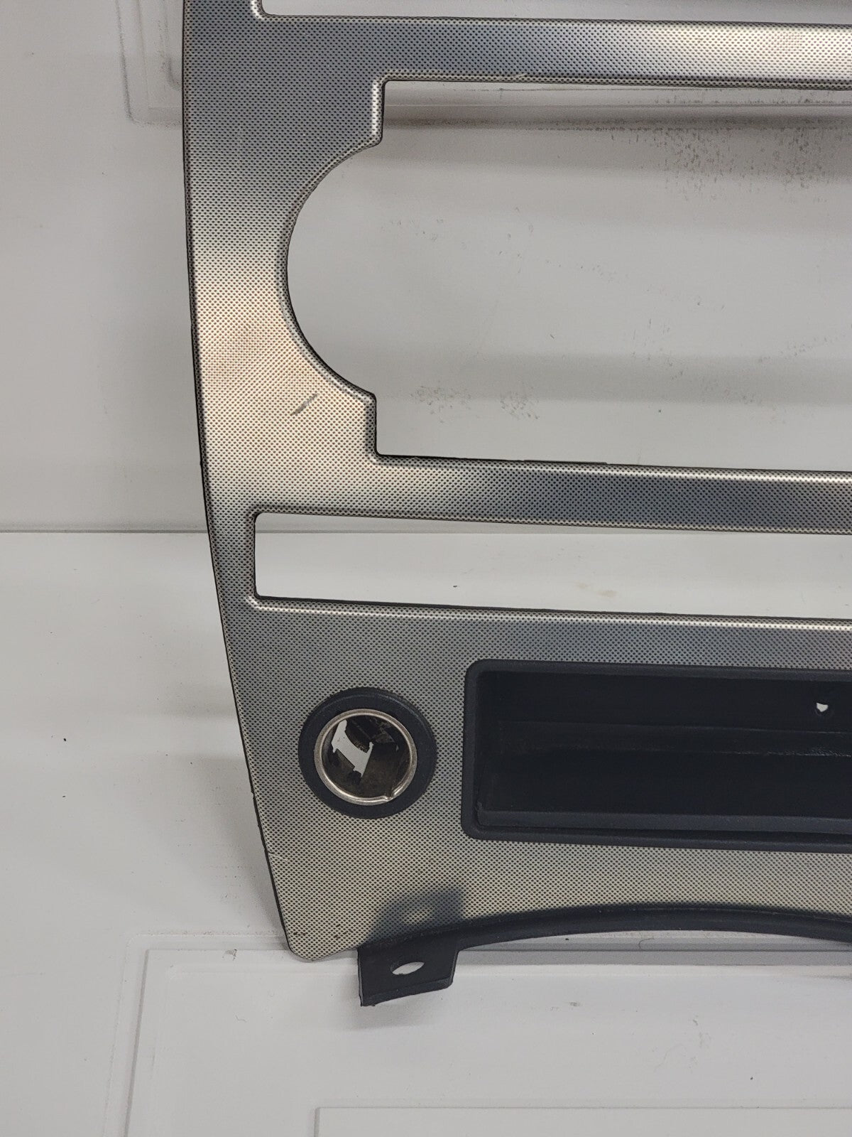 🔥2005-2006 JEEP GRAND CHEROKEE DASH PANEL RADIO SURROUND TRIM BEZEL OEM B70