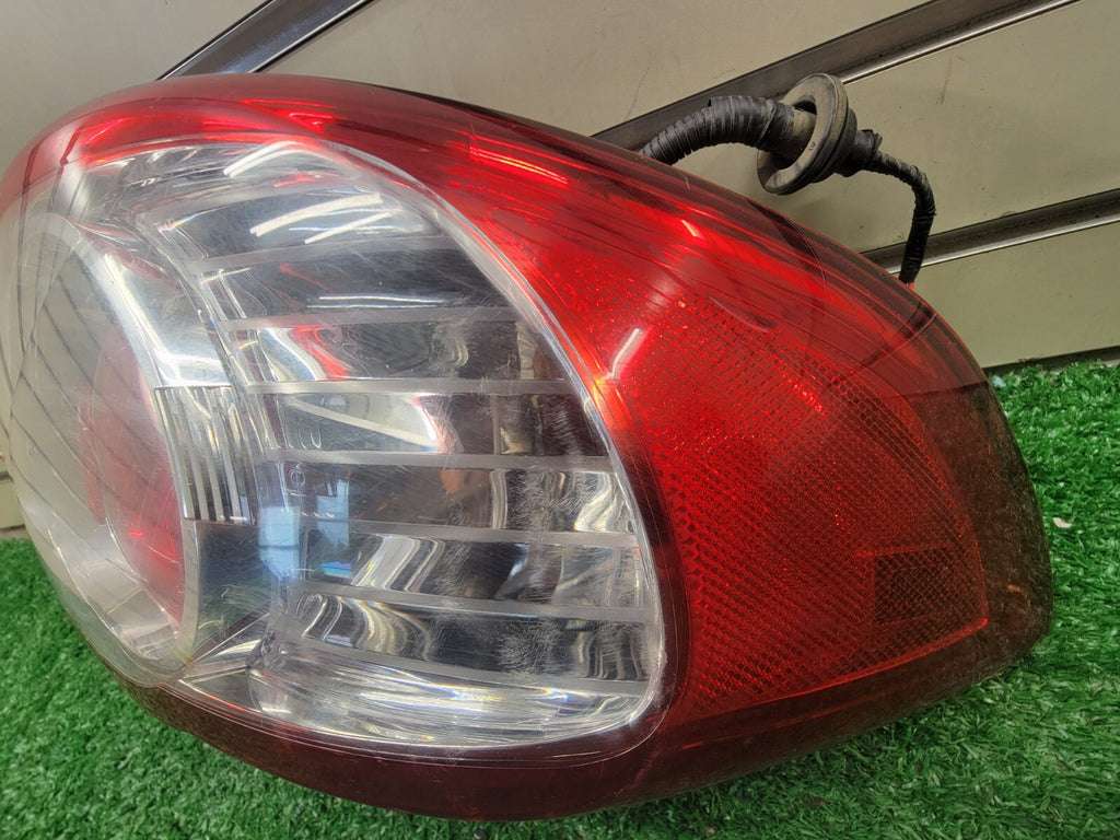 🔥10-12 Hyundai Santa Fe Left Driver Tail Light Lamp Assembly Outer Body Mounted
