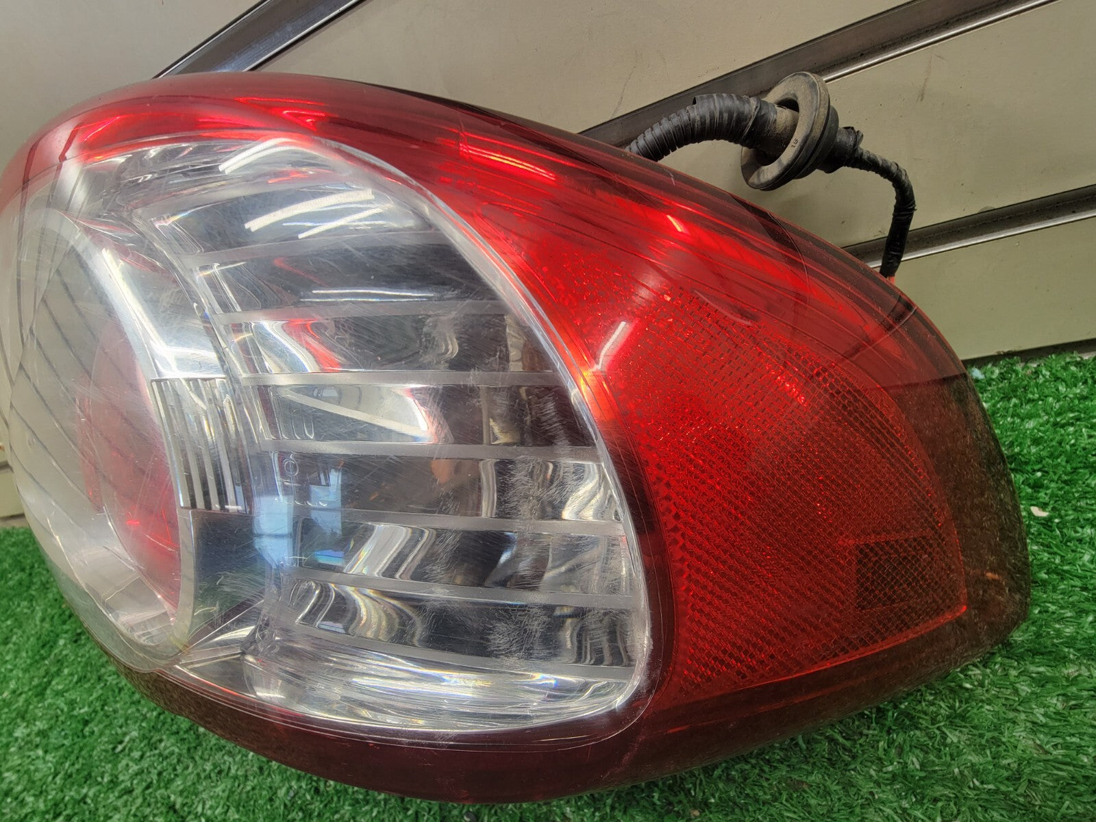 🔥10-12 Hyundai Santa Fe Left Driver Tail Light Lamp Assembly Outer Body Mounted