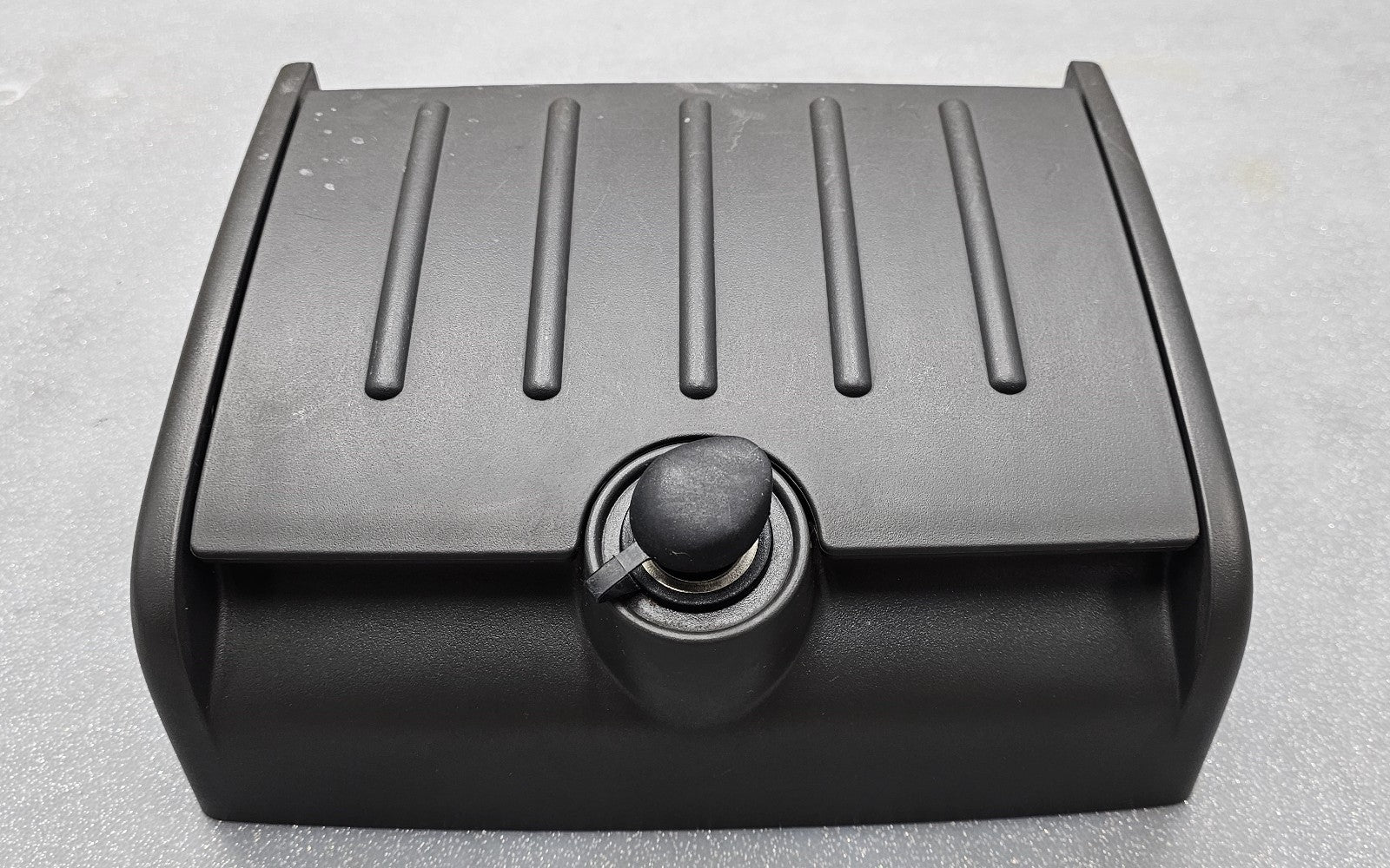 04-08 Ford F-150 CENTER REAR CONSOLE CUP HOLDER DRINK HOLDER JUMP SEAT BLACK OEM
