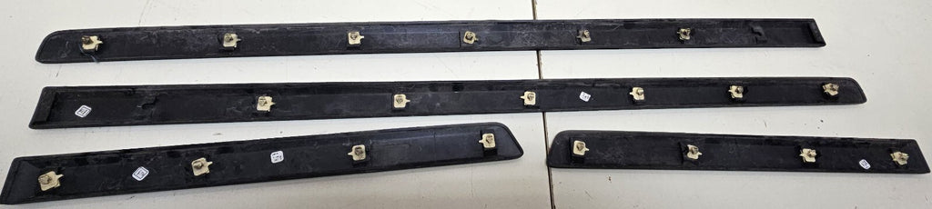 🔥05-10 Jeep Grand Cherokee Driver Passenger Door Trim Molding Panel Black OEM