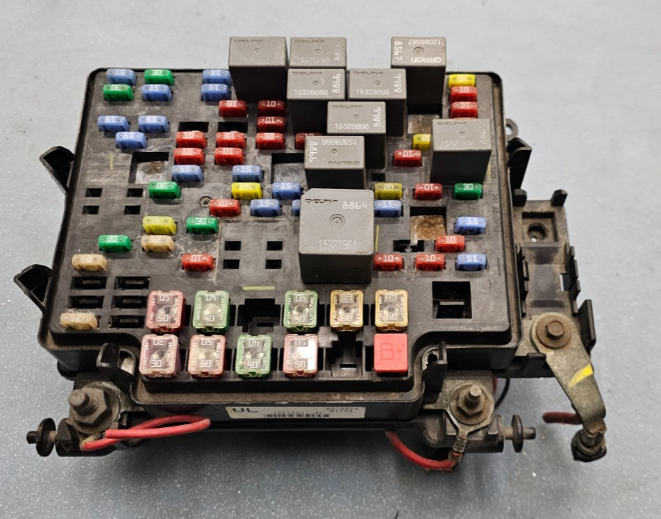 🔥03-06 Tahoe Yukon Engine Electrical Power Fuse Relay Junction Box Assembly