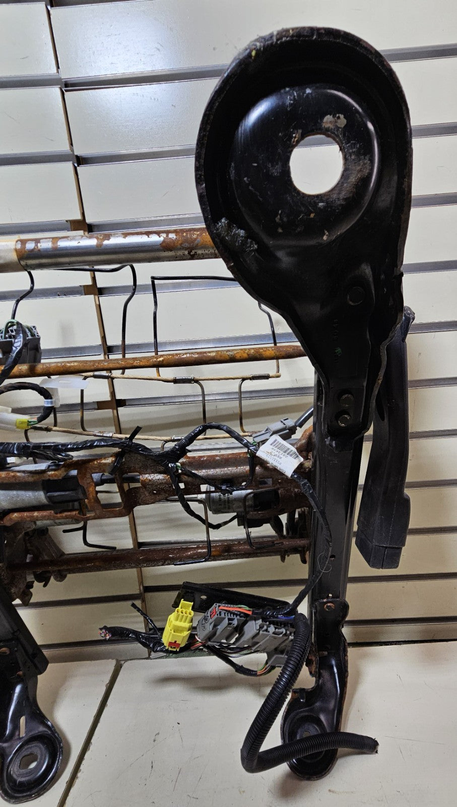 🔥09-19 Dodge Ram Left Driver Lower Front Power Seat Adjusting Track Frame Motor
