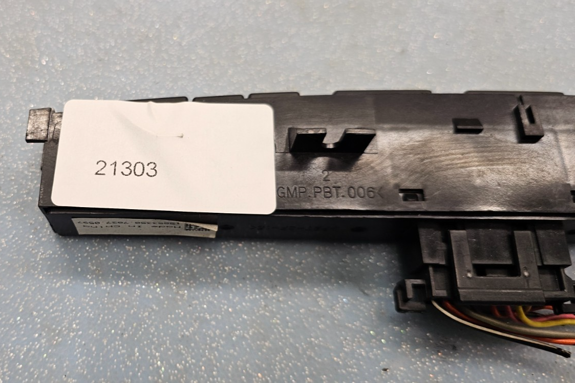 🔥05-07 Saturn Relay Driver Info Switch Assy Center Hazard Switch Assembly