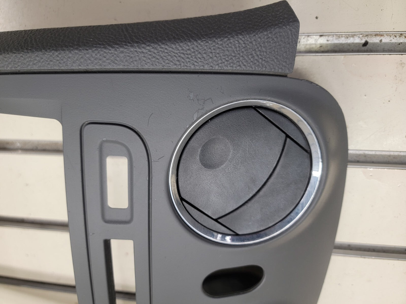 🔥2006-2011 Chevrolet HHR Center Dash Radio Trim w Vents B37 grey