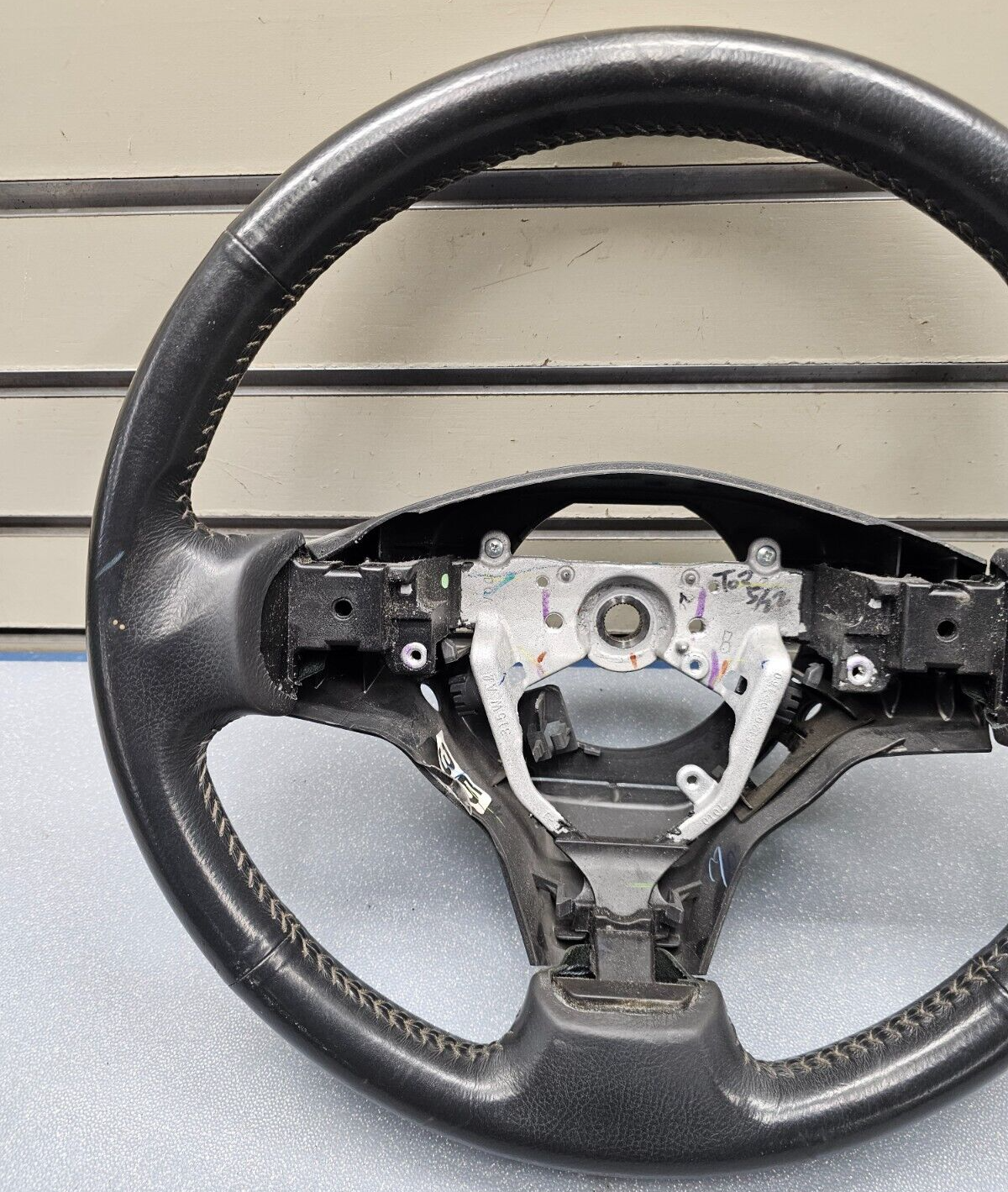 🔥06-12 TOYOTA RAV4 LEFT DRIVER STEERING COLUMN WHEEL COVER LEATHER BLACK OEM