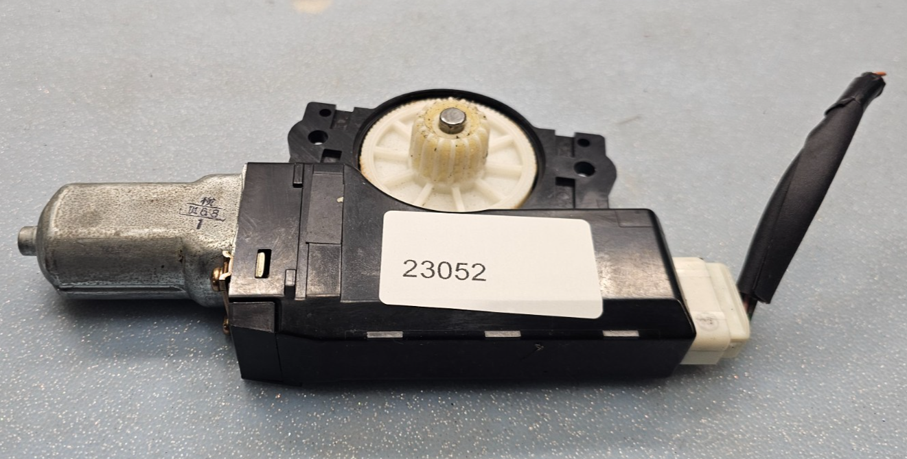 05-10 SCION TC Front Upper Sun Roof Power Motor Sliding Gear Motorized Assembly