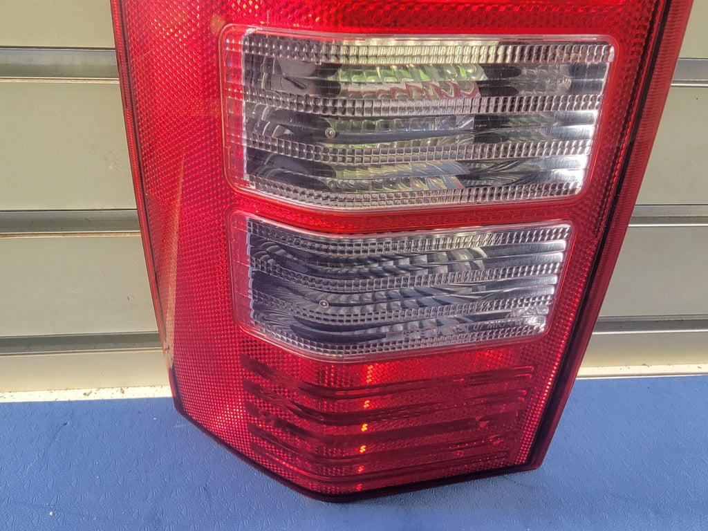 🔥2008-2012 Jeep Chrysler  Patriot-Taillight Left OEM genuine