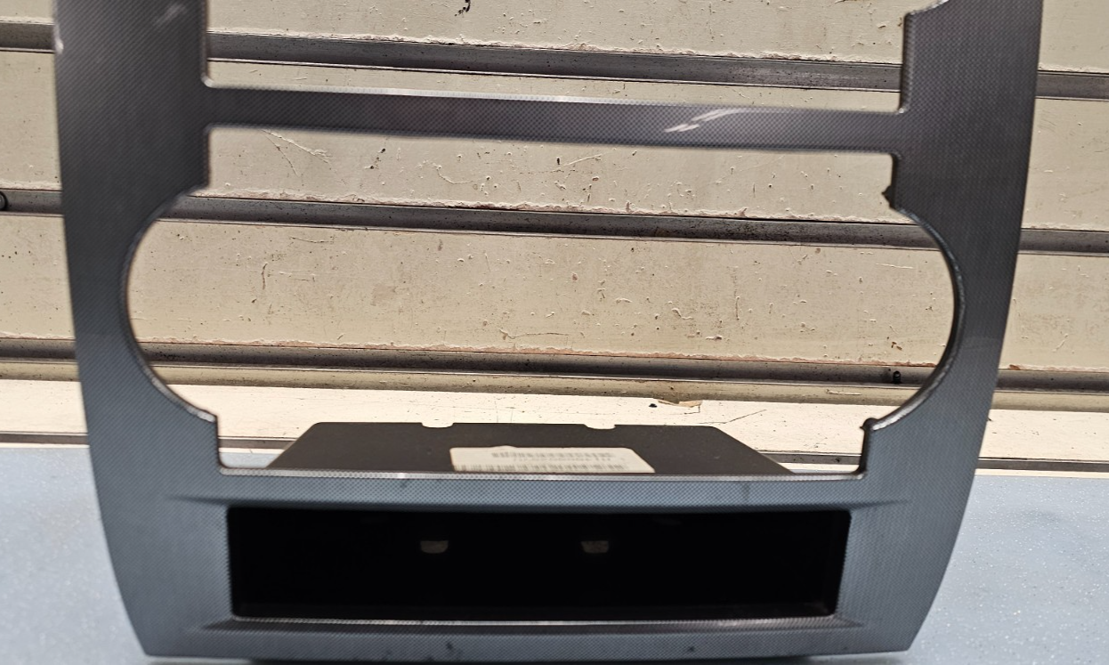 🔥05-07 CHRYSLER 300 CENTER DASH RADIO BEZEL CENTER TRIM PANEL SILVER OEM B16