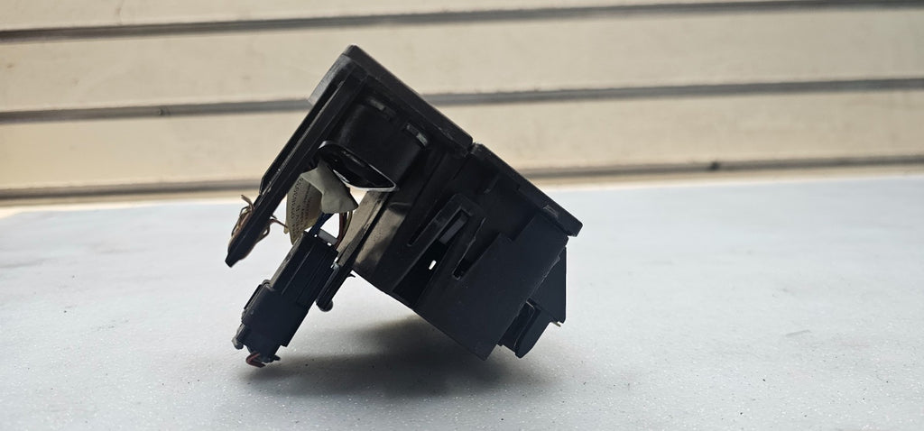 🔥00-02 Suburban Avalanche Emergency Housing Assembly Accessory Switch Black