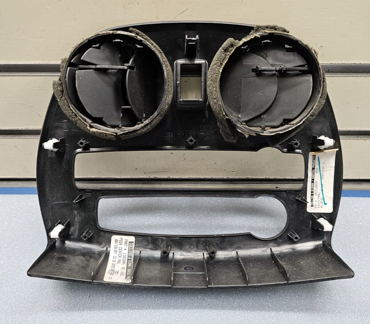 🔥06-08 Eclipse Dash AM FM Radio CD Player Display Stereo Panel Bezel Silver