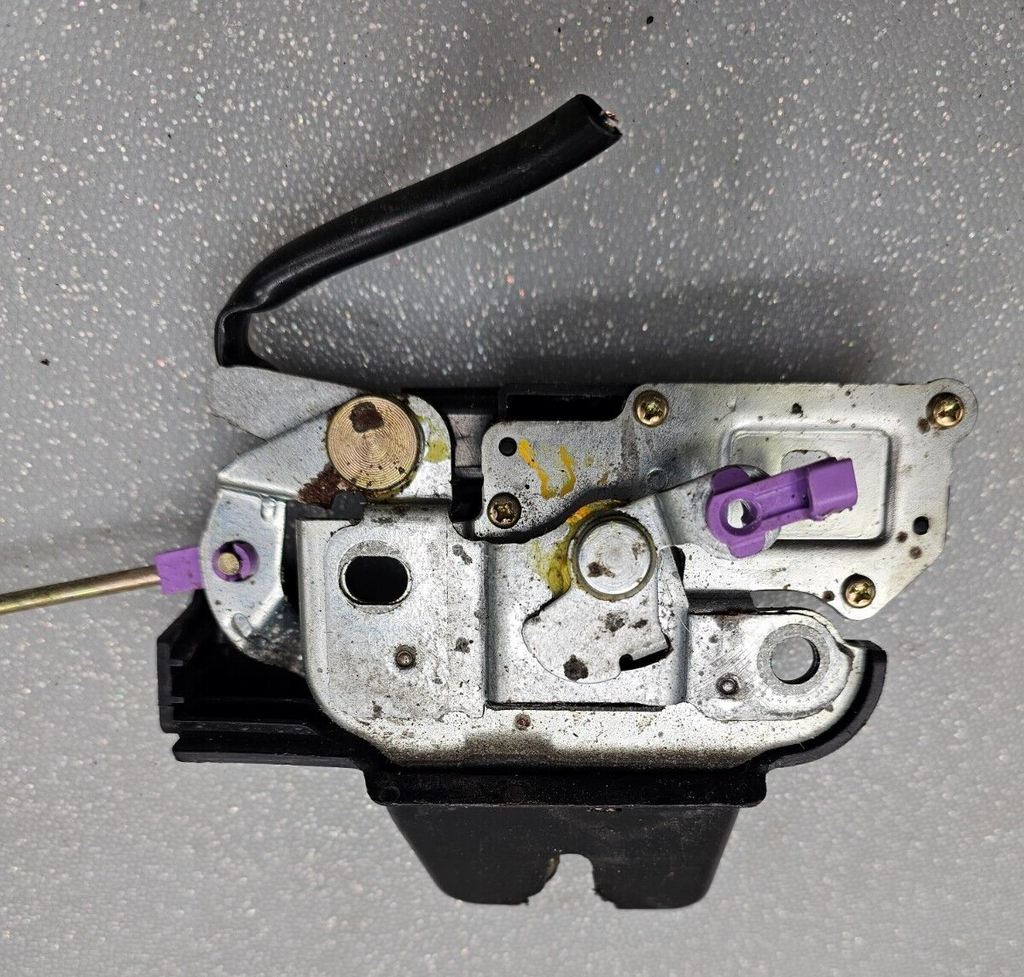 02-06 Toyota Camry Trunk Deck Lid Latch Power Release Lock Actuator ASSEMBLY OEM