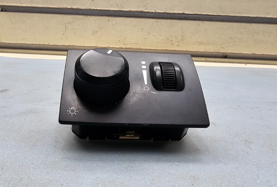 🔥05-12CHRYSLER 300 C  Headlight Headlamp Head Light Lamp Switch  BLACK