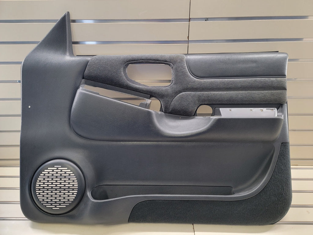 98-04 Chevy Blazer Jimmy S-10 GMC Sonoma Front Door Panel Auto right side BLACK