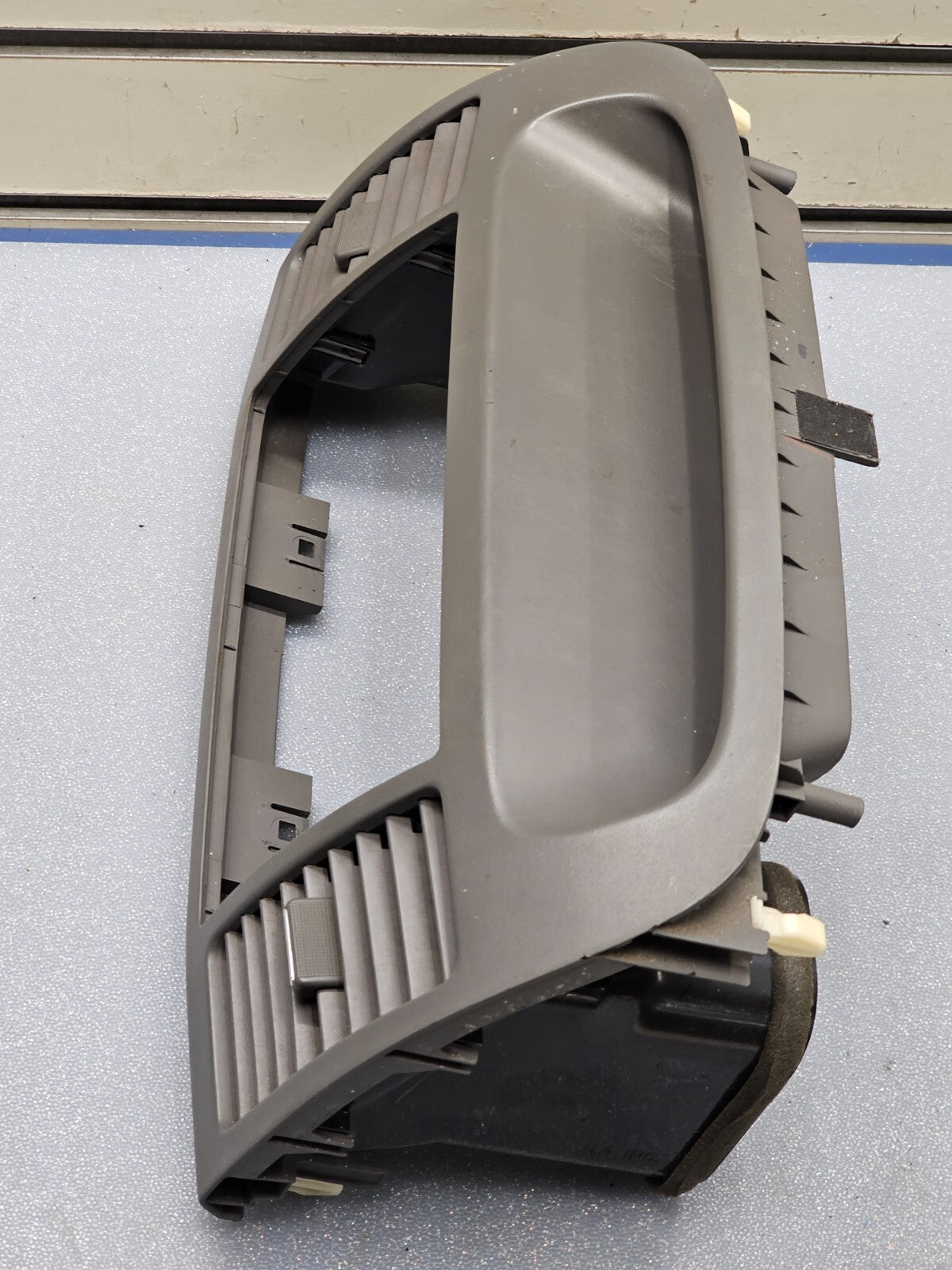 02-06 Toyota CAMRY Center Dash AM FM RADIO STEREO BEZEL Trim Panel Assembly Tan