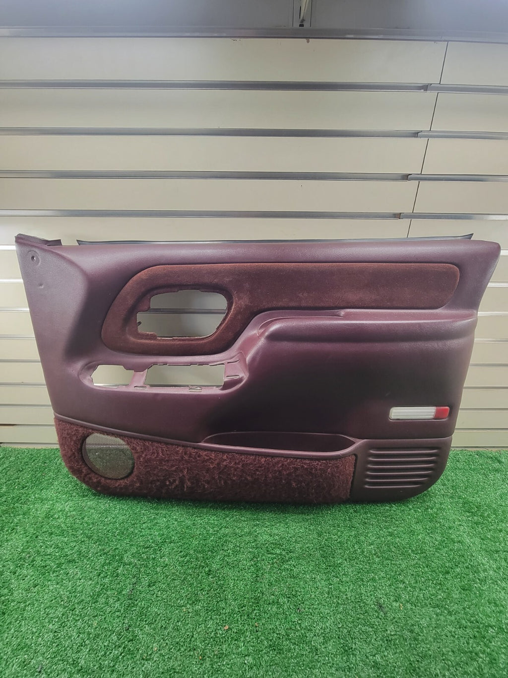 🔥95-99 Chevy GMC Silverado C/K DOOR PANEL Front RIGHT PASSENGER RED OEM D2